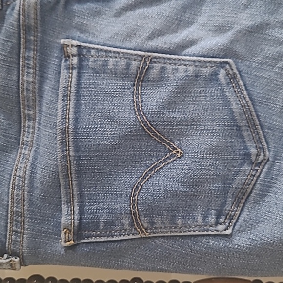 Levi's 711 Skinny - Picture 6 of 8